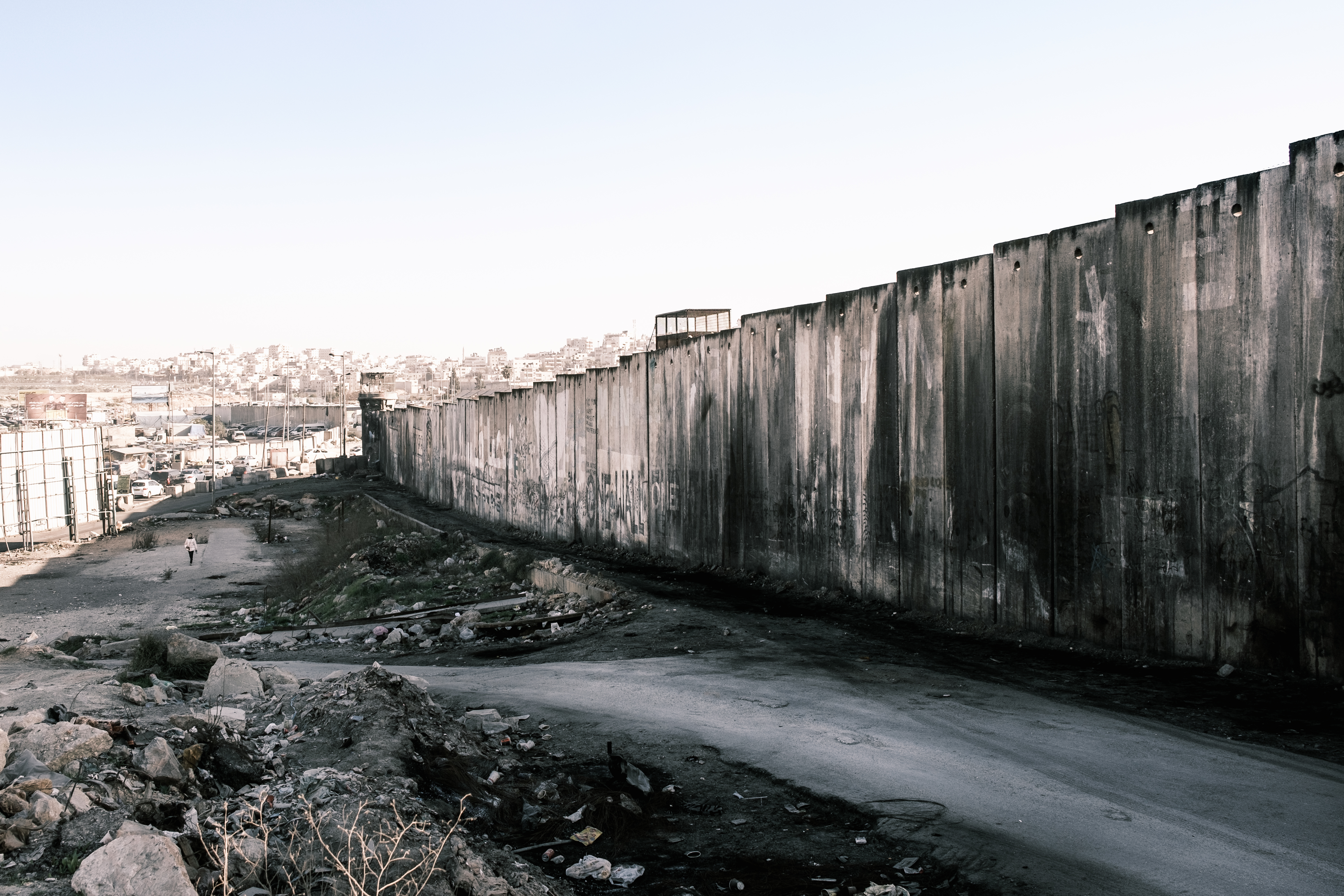 Eine sieben Meter hohe Mauer, die das Westjordanland von Jerusalem und Israel.